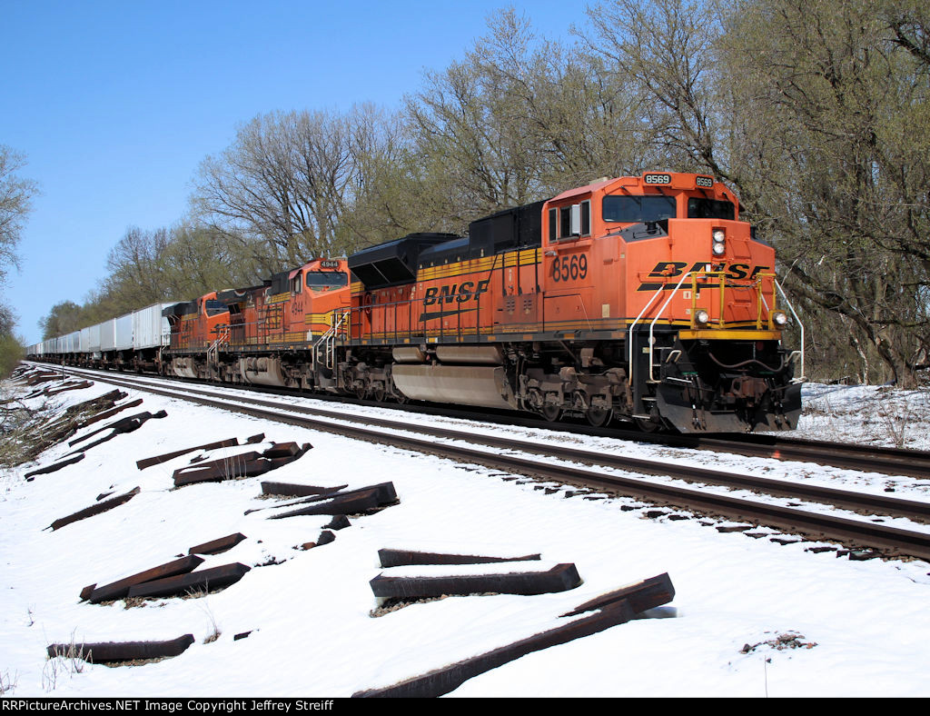 BNSF 8569